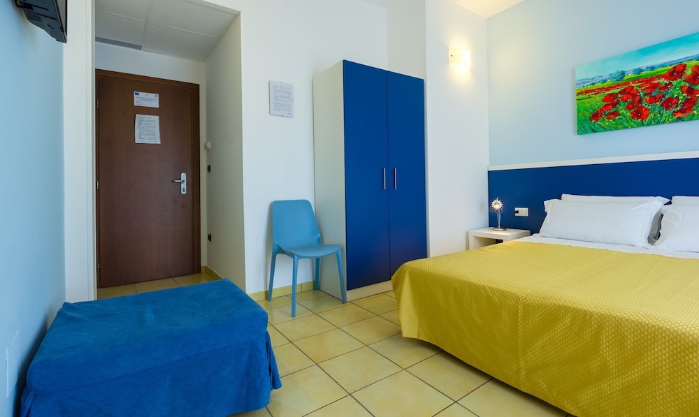 Double Room, Accessible - Photo 4