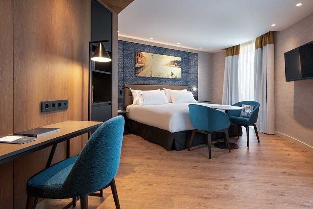 Premium Double Room Single Use - Photo 2