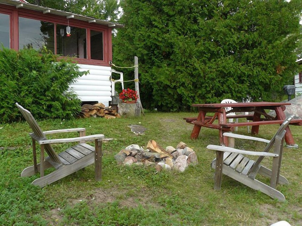 Traditional Cottage, 2 Bedrooms, Kitchen, Bay View (Waterfront Cottage 5) photo 2