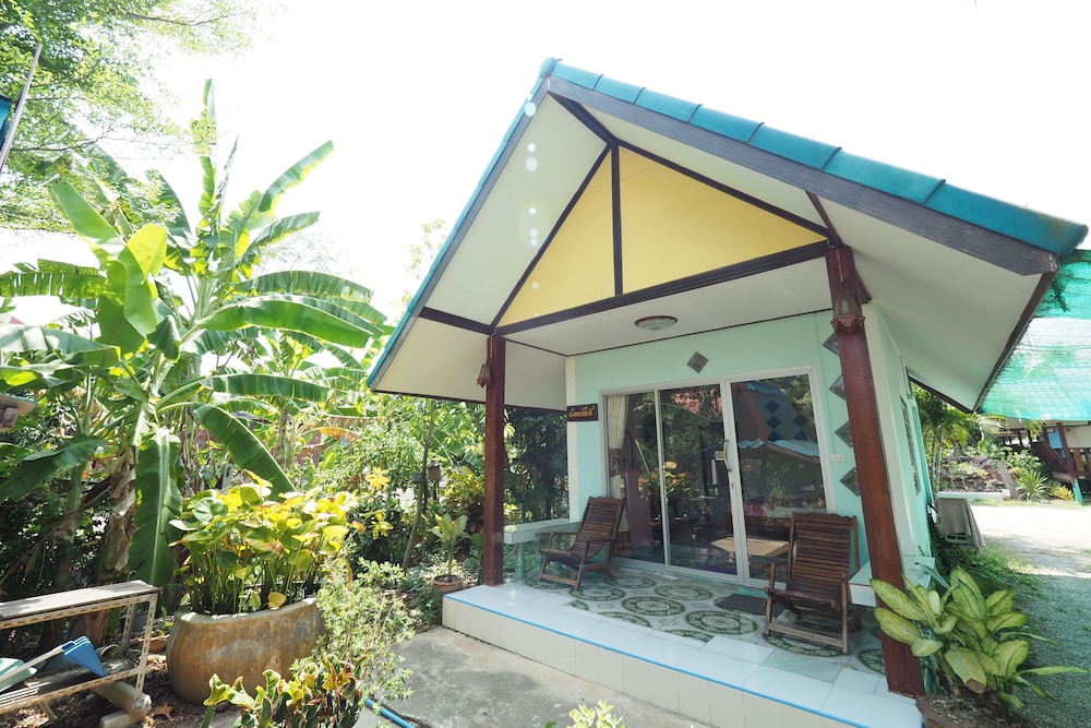 Bungalow with River View photo 2