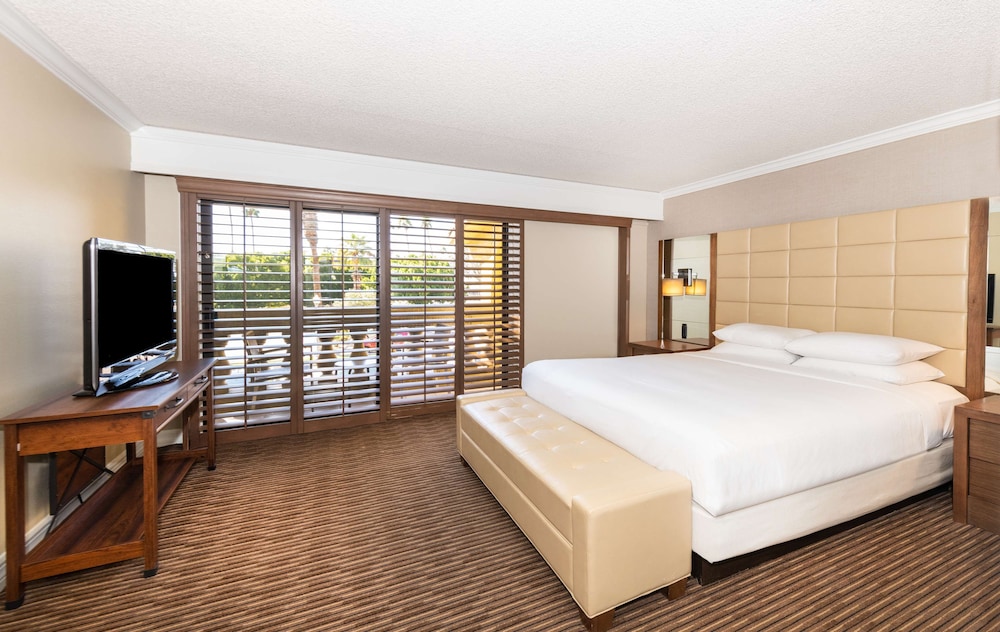 Suite, 1 King Bed (Ambassador, Agave) - Photo 3