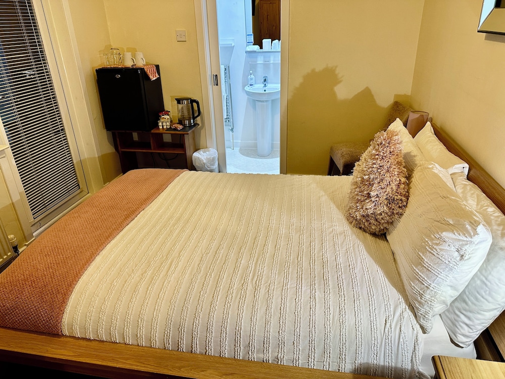 Small Double Room, Ensuite, Balcony (Room 3) photo 3