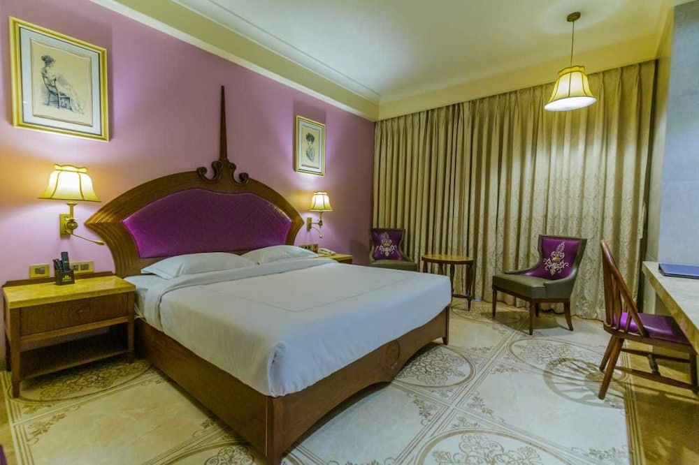 Executive Room, 1 King Bed - Photo 1