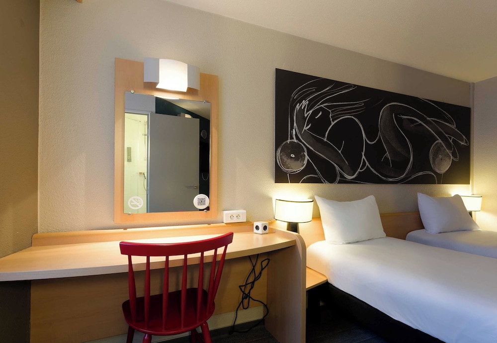 Standard Twin Room, Non Smoking - Photo 1