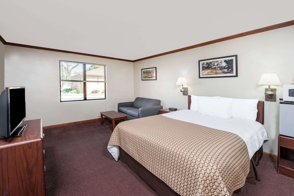 Room, 2 Queen Beds photo 2