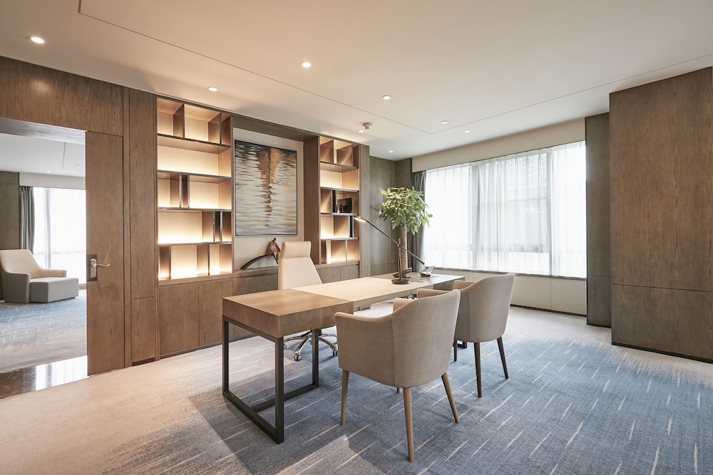 King Ambassador Suite