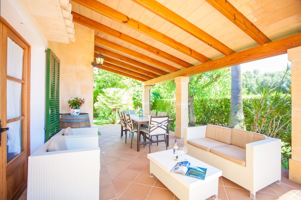 Villa photo 2