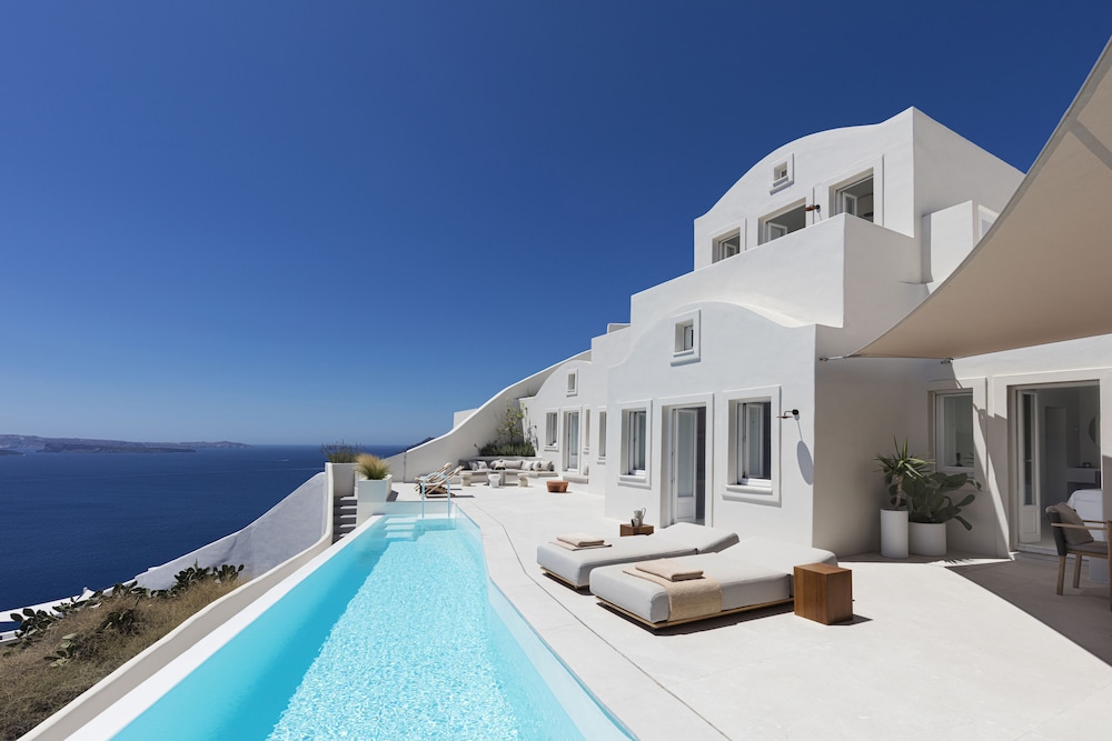 Three Bedroom Villa with Infinity Pool