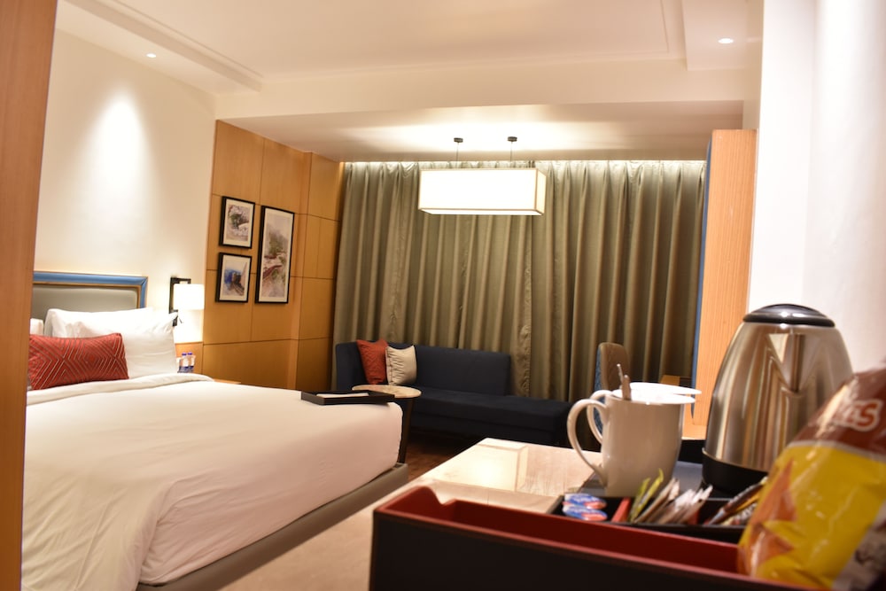 Luxury Room, 1 King Bed, Non Smoking - Photo 2