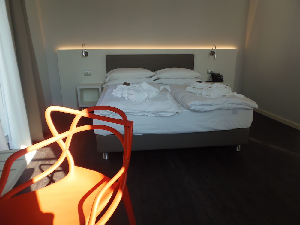 Double Room (103)