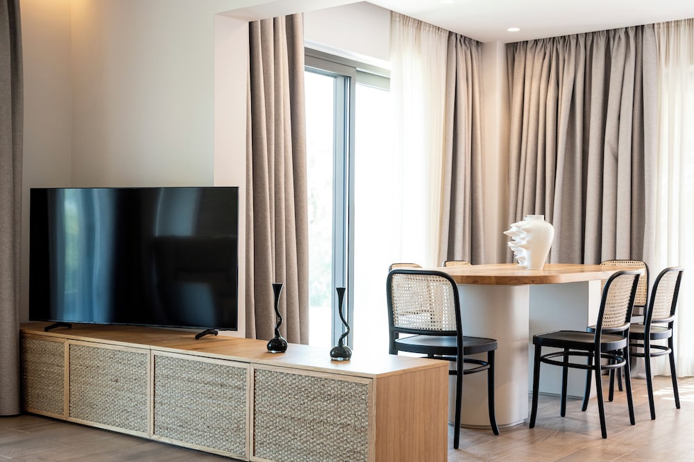 Grand Suite, 2 Bedrooms, Jetted Tub, Sea View photo 2