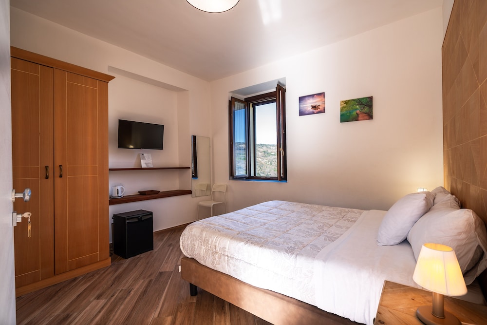 Standard Double Room - Photo 7