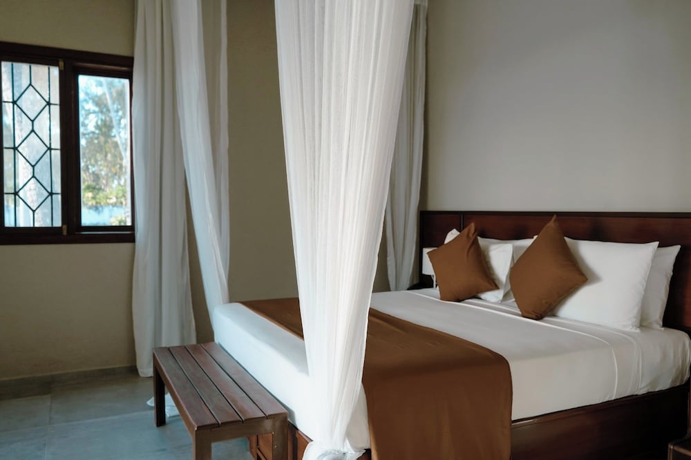 Sea Front Beach Villa with Pool photo 3
