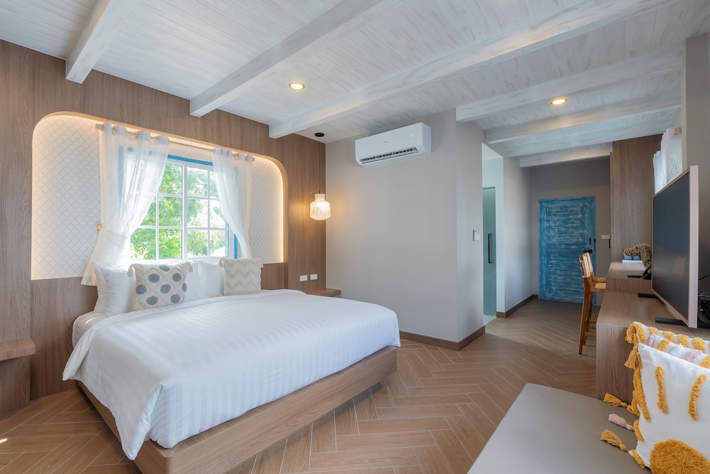 Cafe Suites 2, Deluxe Double Room - Photo 4