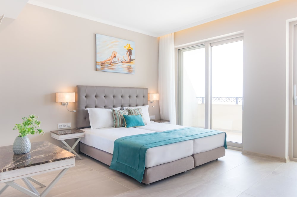Junior Suite, Partial Sea View