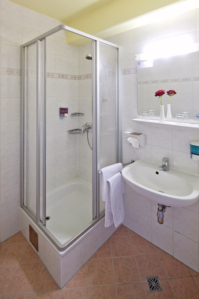 Economy Double Room - Photo 3