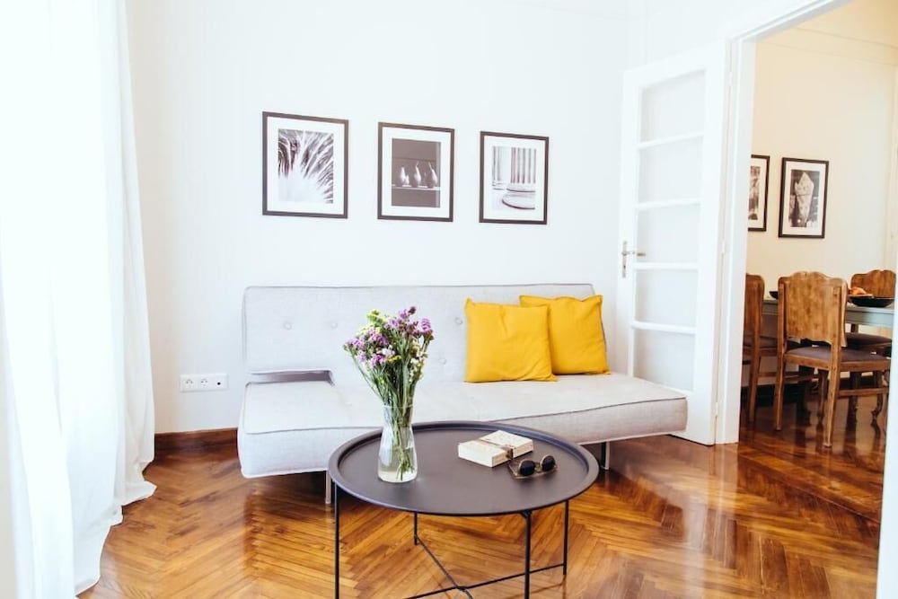 Apartment 4B photo 2