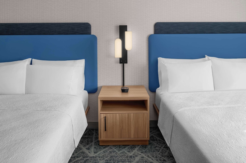 Room, 2 Queen Beds, Accessible, Bathtub (Mobility) photo 1