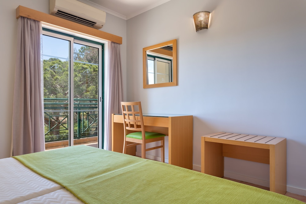Apartment, 1 Bedroom, Pool View (1 adult) - Photo 4