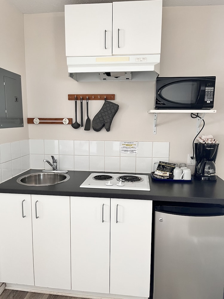 Signature Studio Suite, 1 King Bed, Kitchenette, Ground Floor photo 2