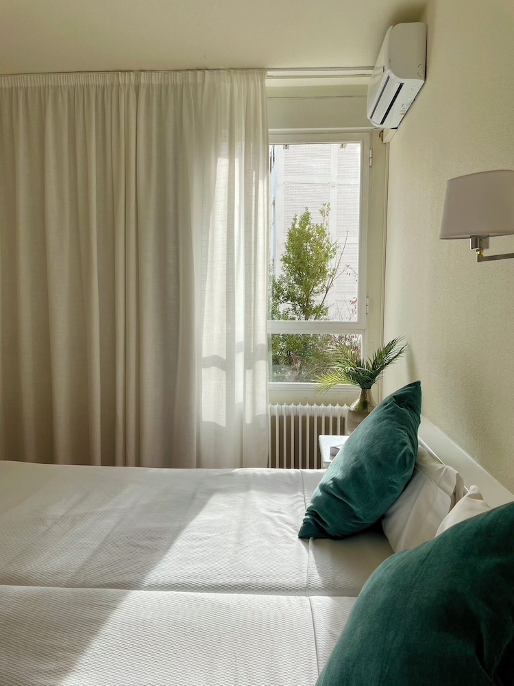 Triple room With Three Single Beds