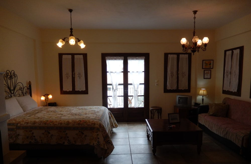 House, Ground Floor photo 2