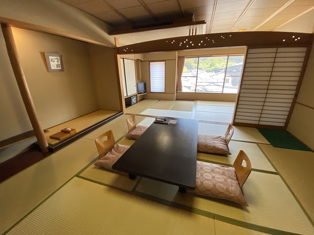 Two adjacent Japanese Style Rooms, Non-Smoking (Townhouse View) photo 3