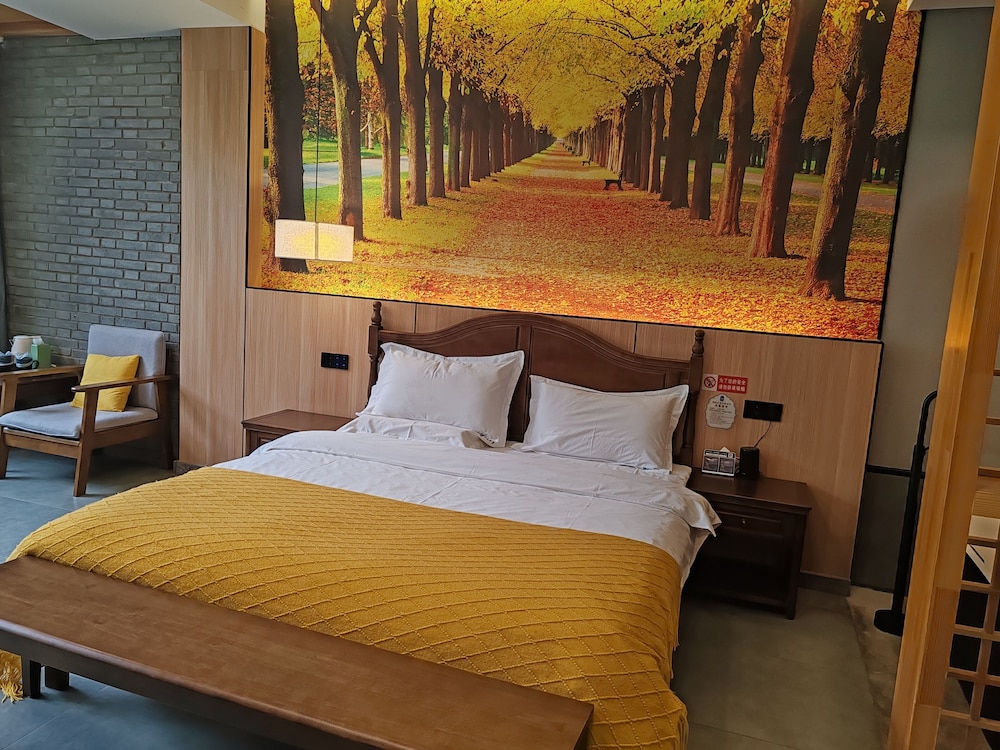 Riverside Queen Room