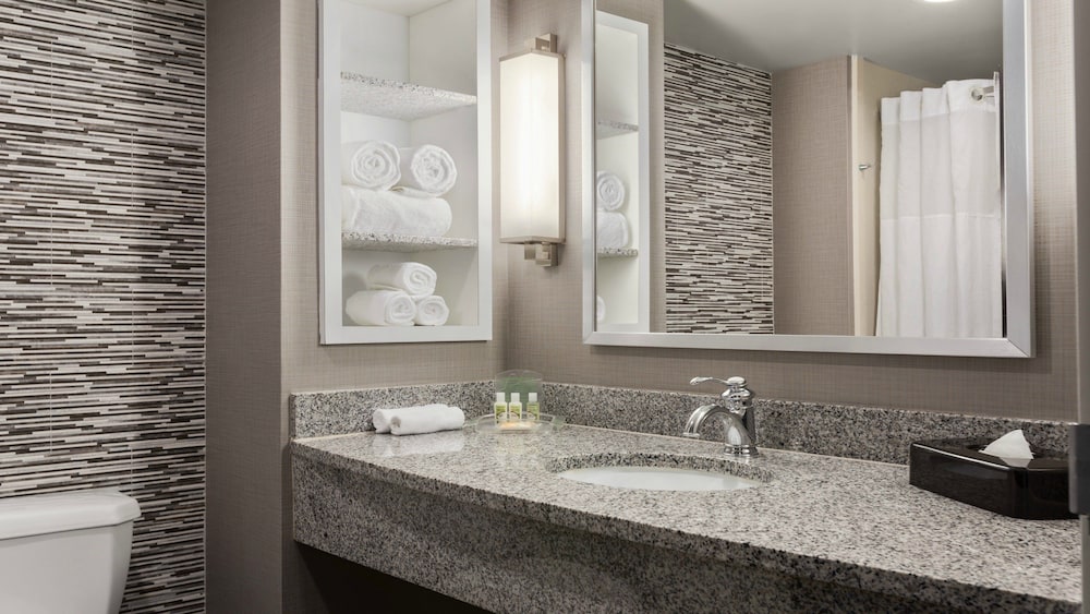 Suite, 1 Bedroom - Photo 6