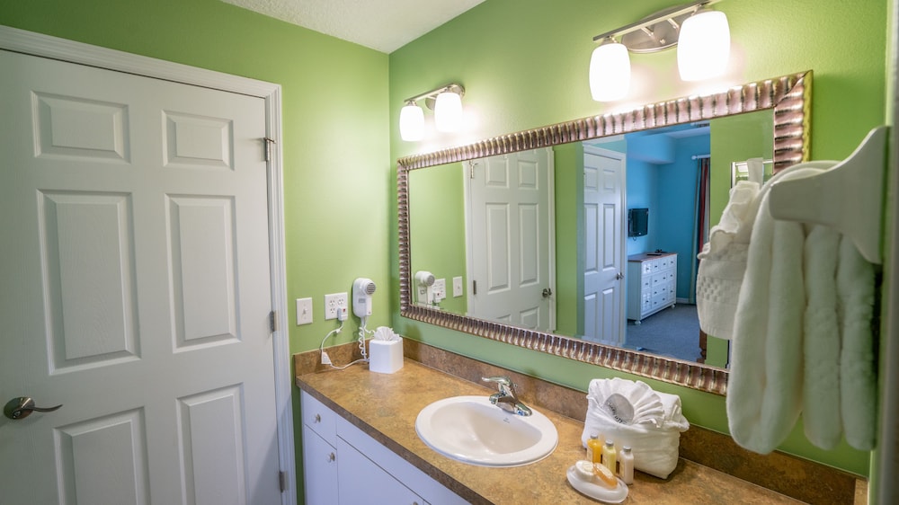 Standard Suite, 2 Bedrooms, Non Smoking, Kitchen - Photo 5