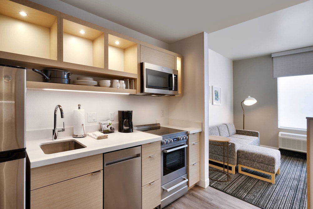 Suite, 1 Bedroom - Photo 6