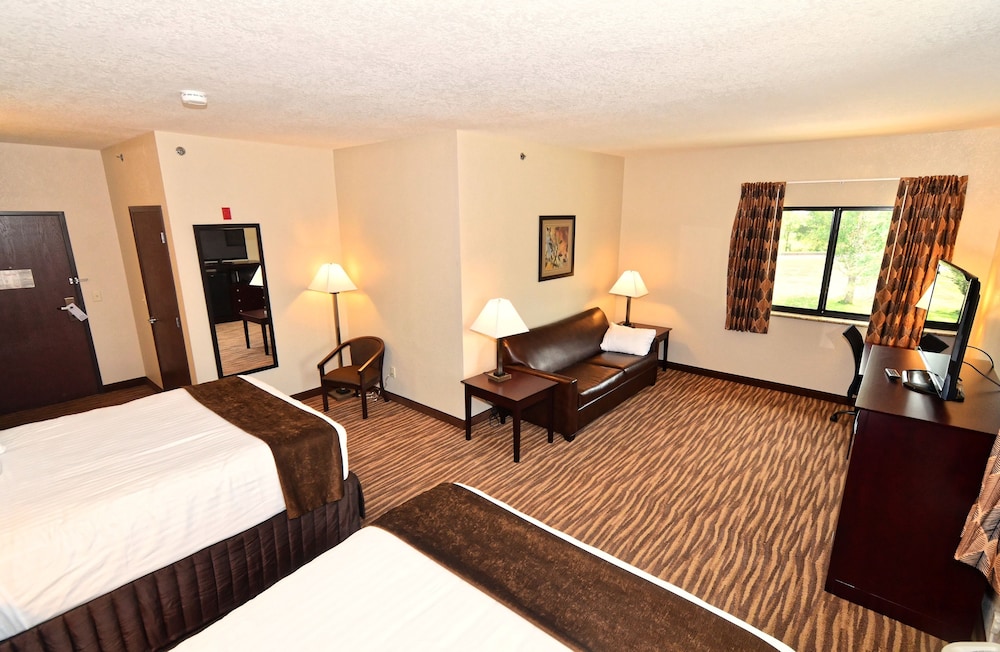 Suite, 2 Queen Beds with Sofa Bed, Non Smoking photo 3