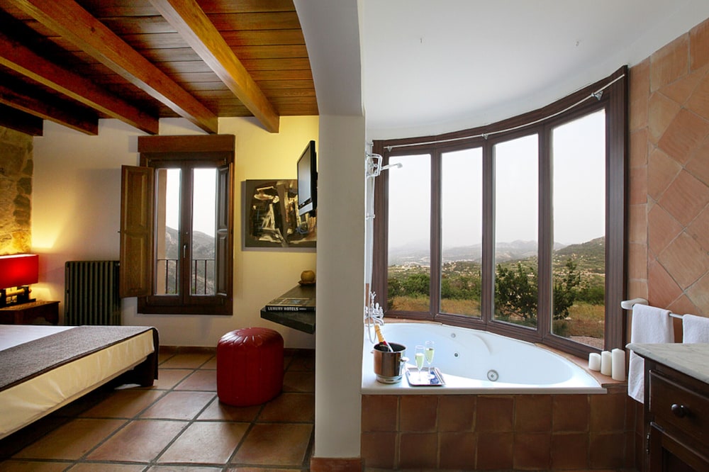 Junior Suite, Jetted Tub - Photo 6