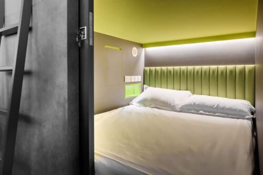 Superior Shared Dormitory, 1 Queen Bed photo 1