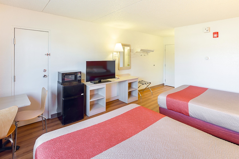 Standard Room, 2 Double Beds, Non Smoking photo 2