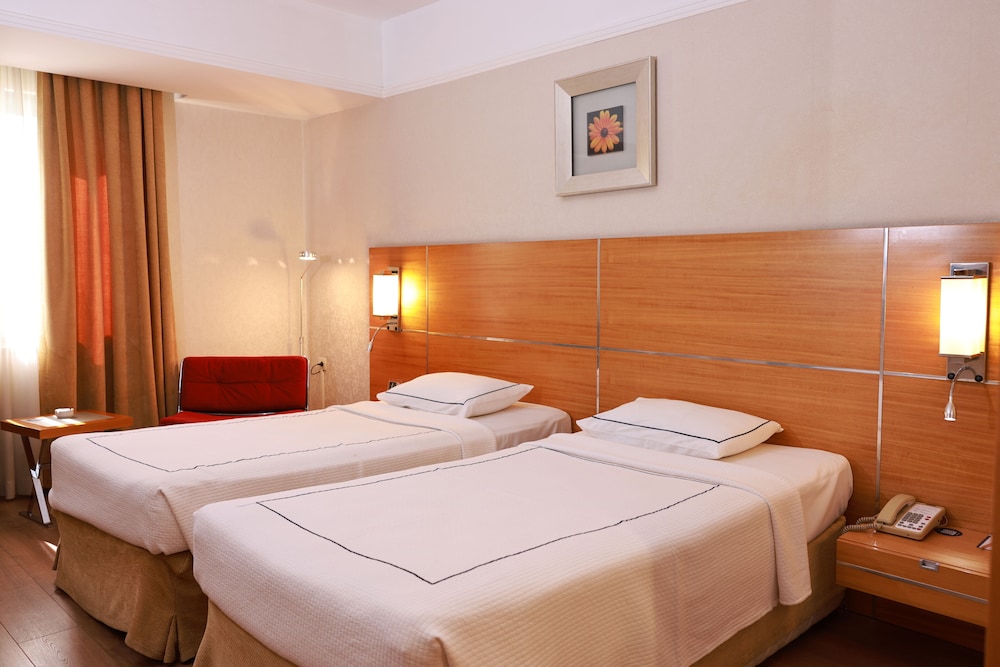 Deluxe Room - Photo 3