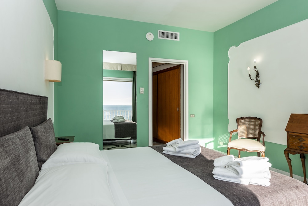 Superior Double Room, Balcony, Sea View - Photo 6