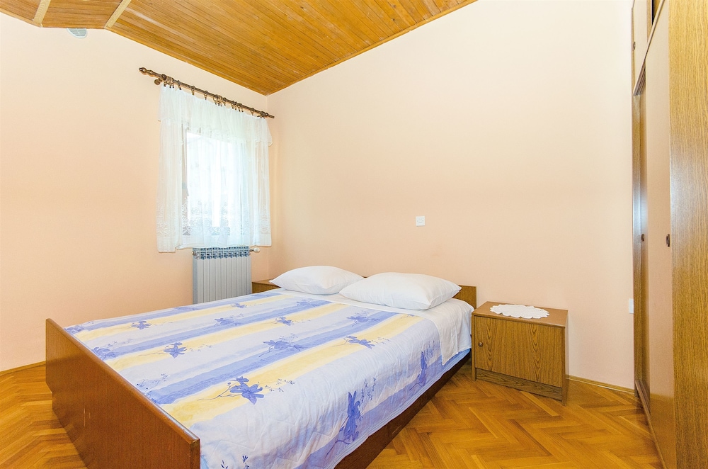 Apartment (A5)
