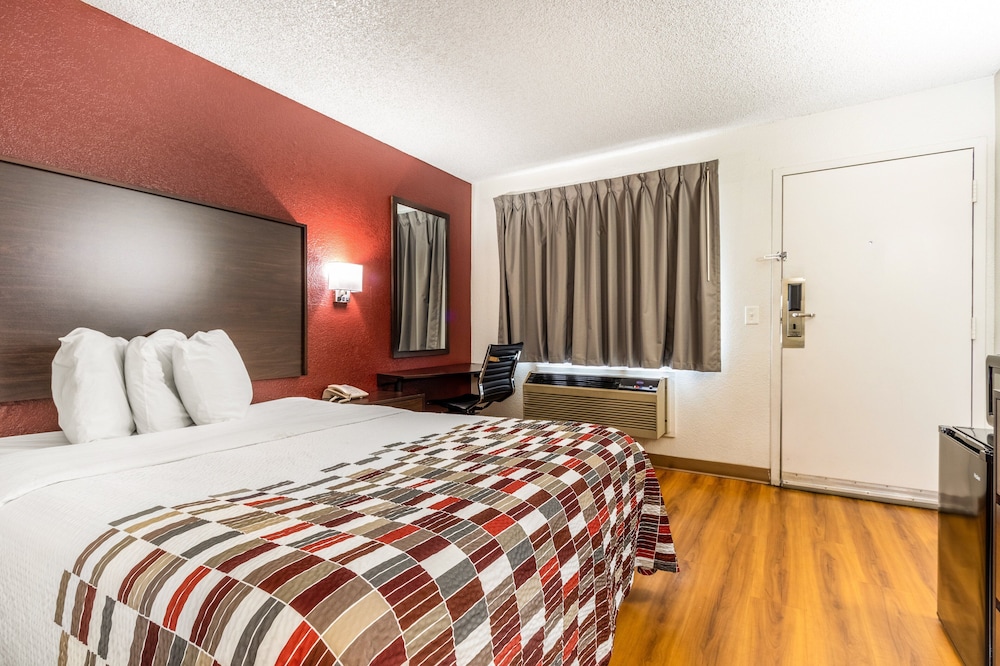 Deluxe Room, 1 Queen Bed, Non Smoking - Photo 1