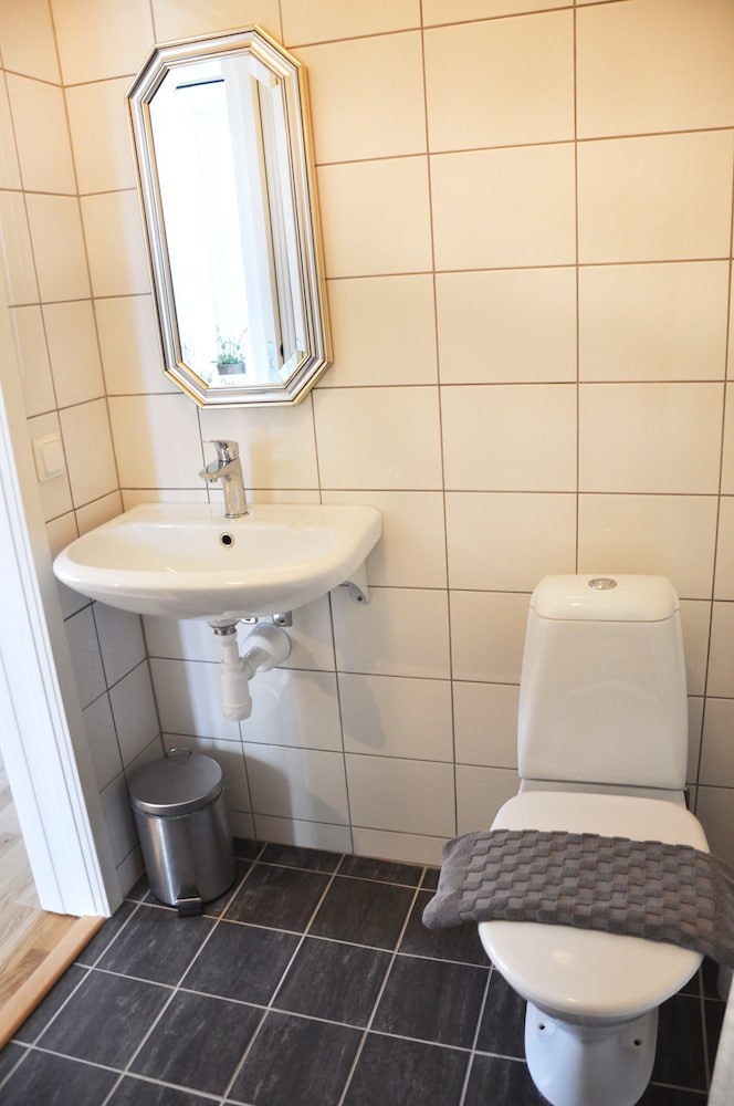 Twin Room (Private Bathroom in Corridor) photo 2