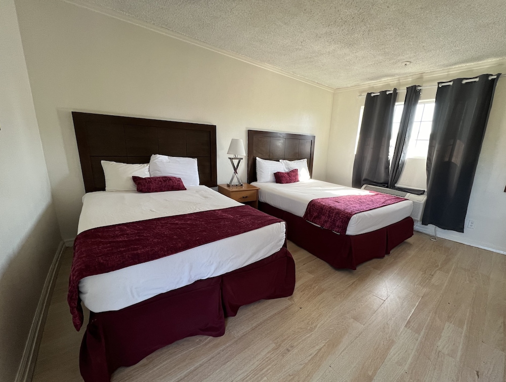 Standard Room, 2 Double Beds photo 1
