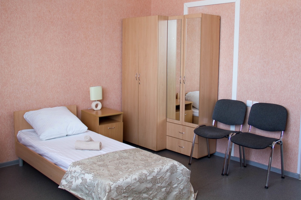 Standard Room, Multiple Beds, Non Smoking photo 2
