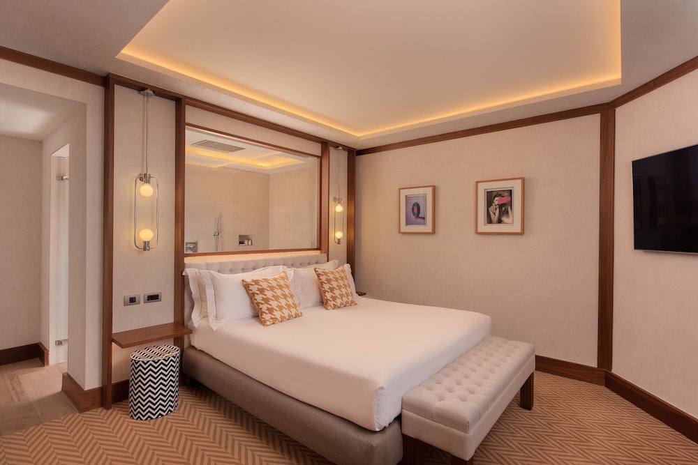 Premium Room, 1 King Bed (Vintage)