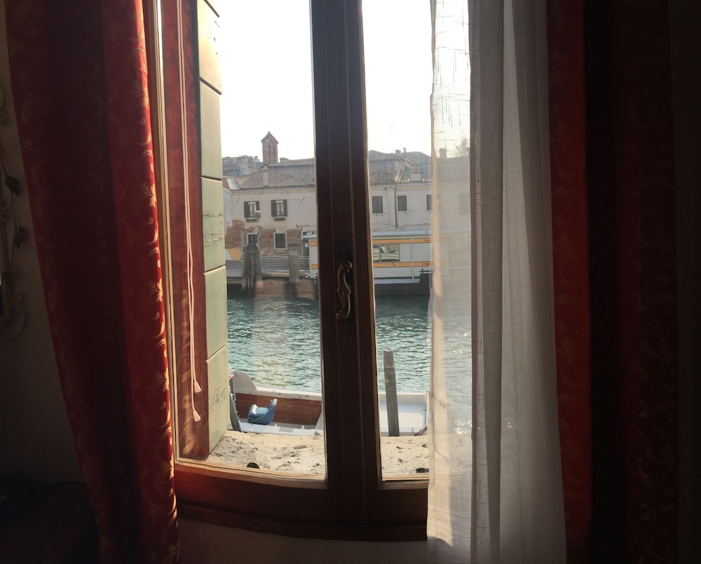 Luxury Room, Shared Bathroom, Canal View photo 2