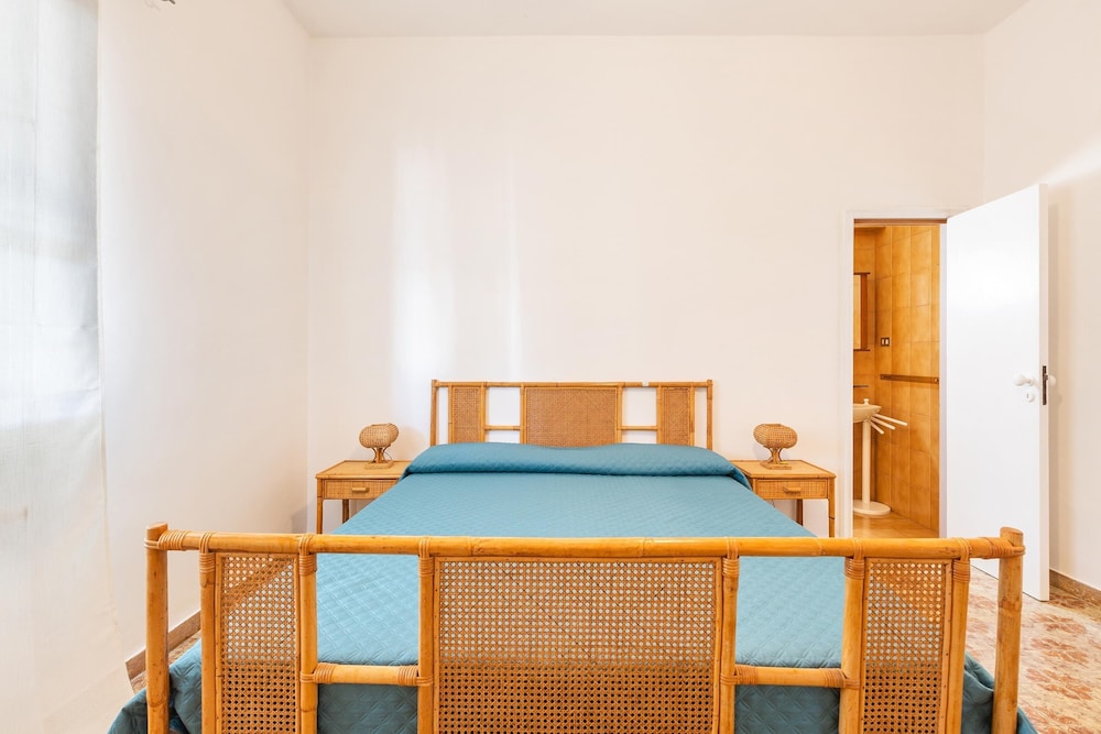 Basic Apartment photo 2