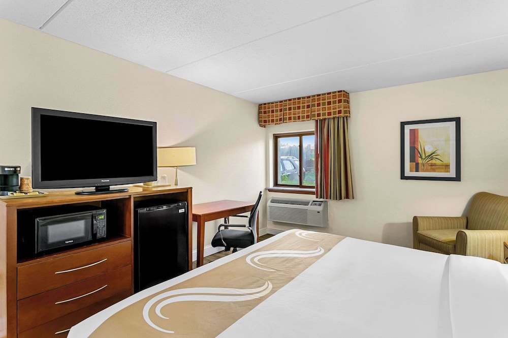 Room, 1 King Bed, Non Smoking - Photo 6