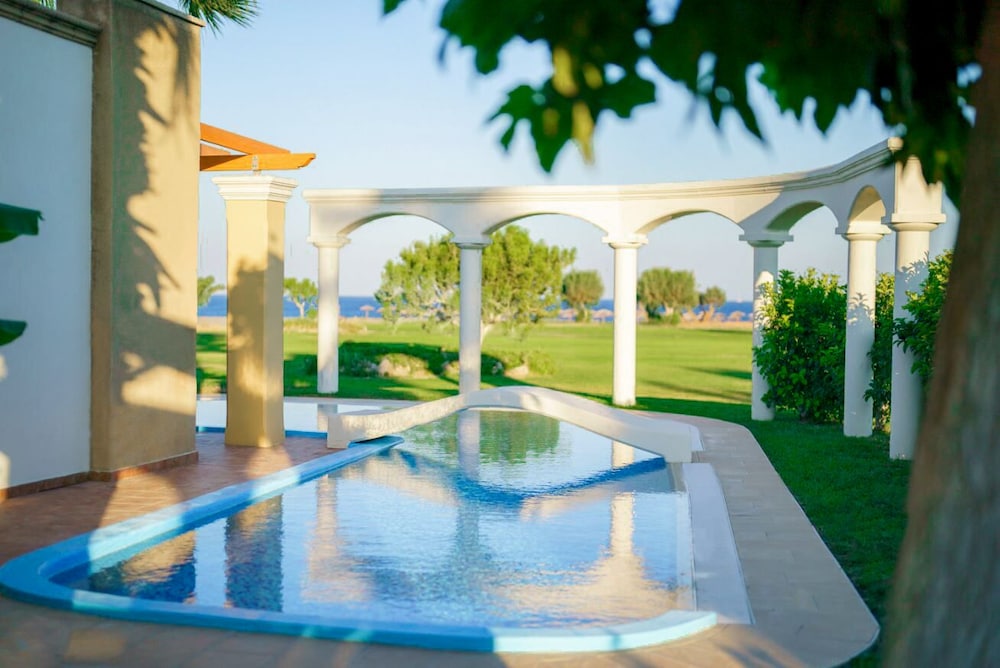Presidential Villa, Private Pool, Sea View photo 2