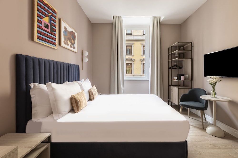 Medium Room with Extra Single Bed photo 2