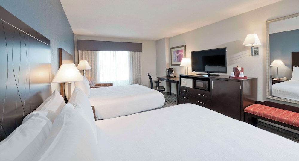 Standard Room, 2 Queen Beds, Non Smoking (Pet Friendly) - Photo 2