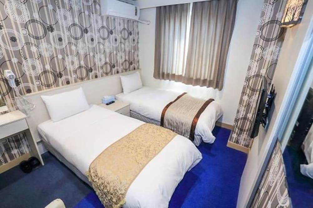 Twin Room, Bathtub, City View photo 1